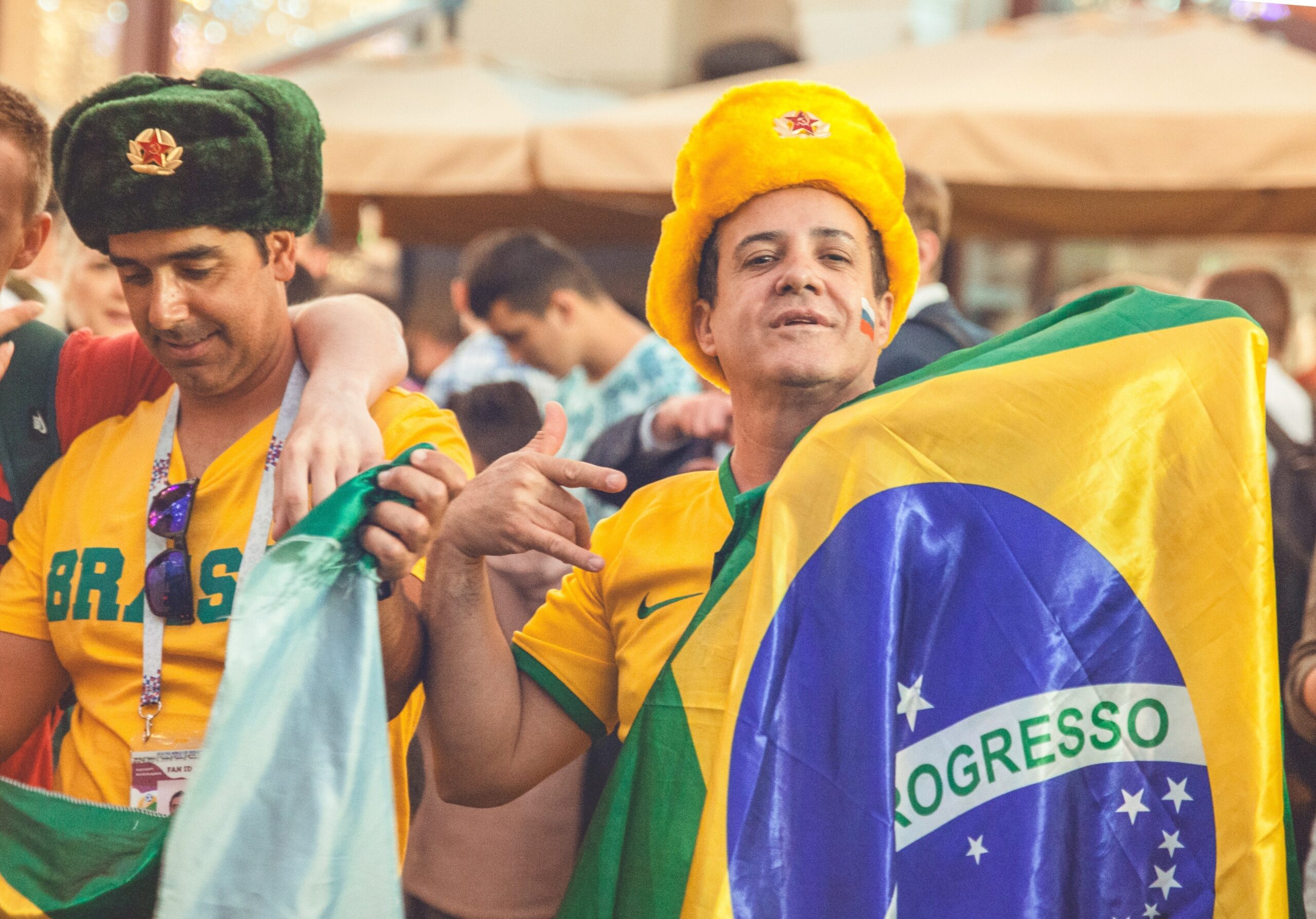 gente brasileña celebrando el carnaval