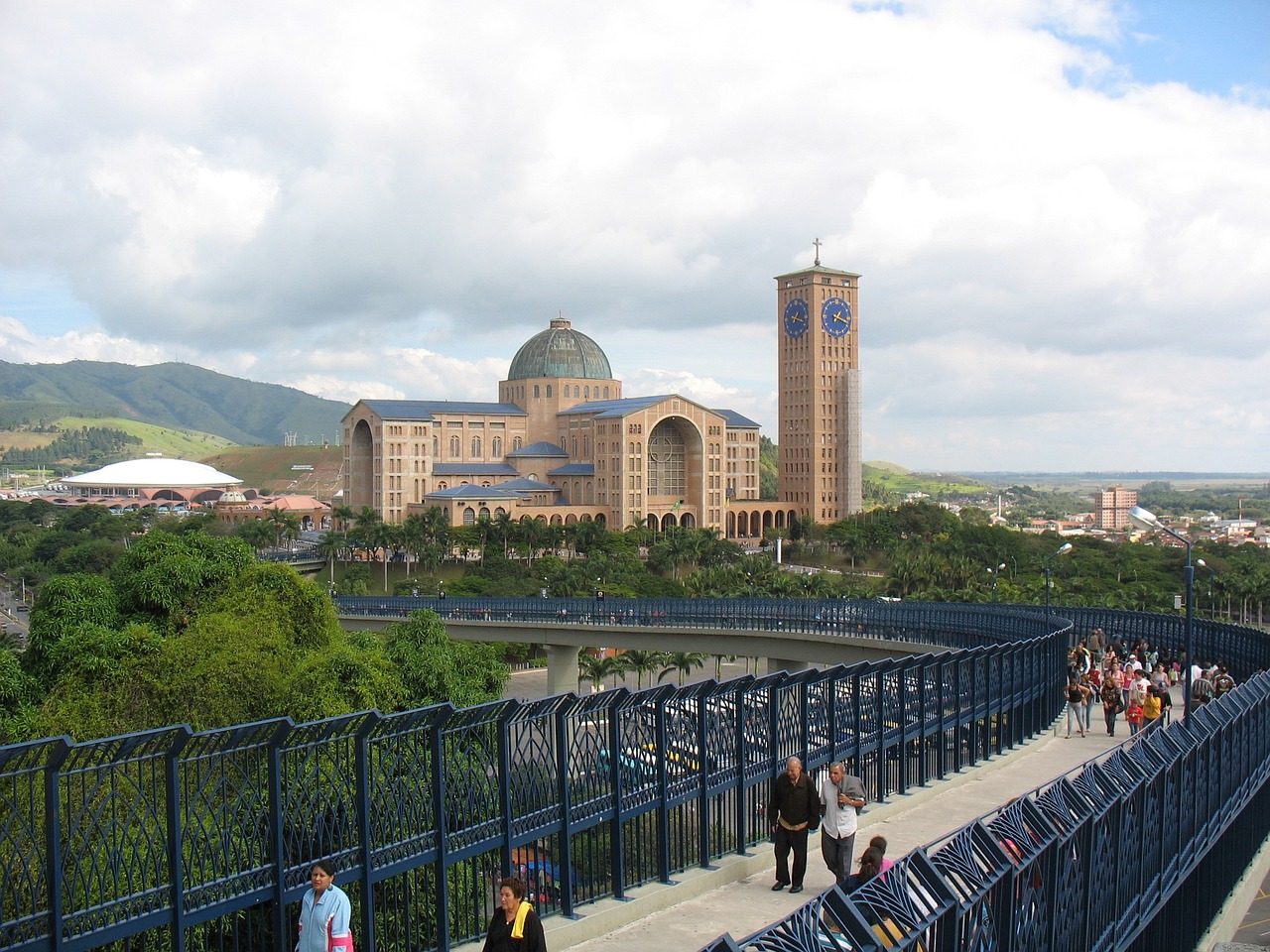 iglesia mas grande de brasil,basilicas en brasil