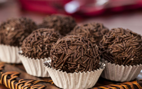 brigadeiros postres brasileños